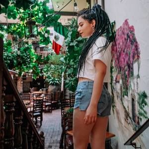 Meet your Posher, Marcela